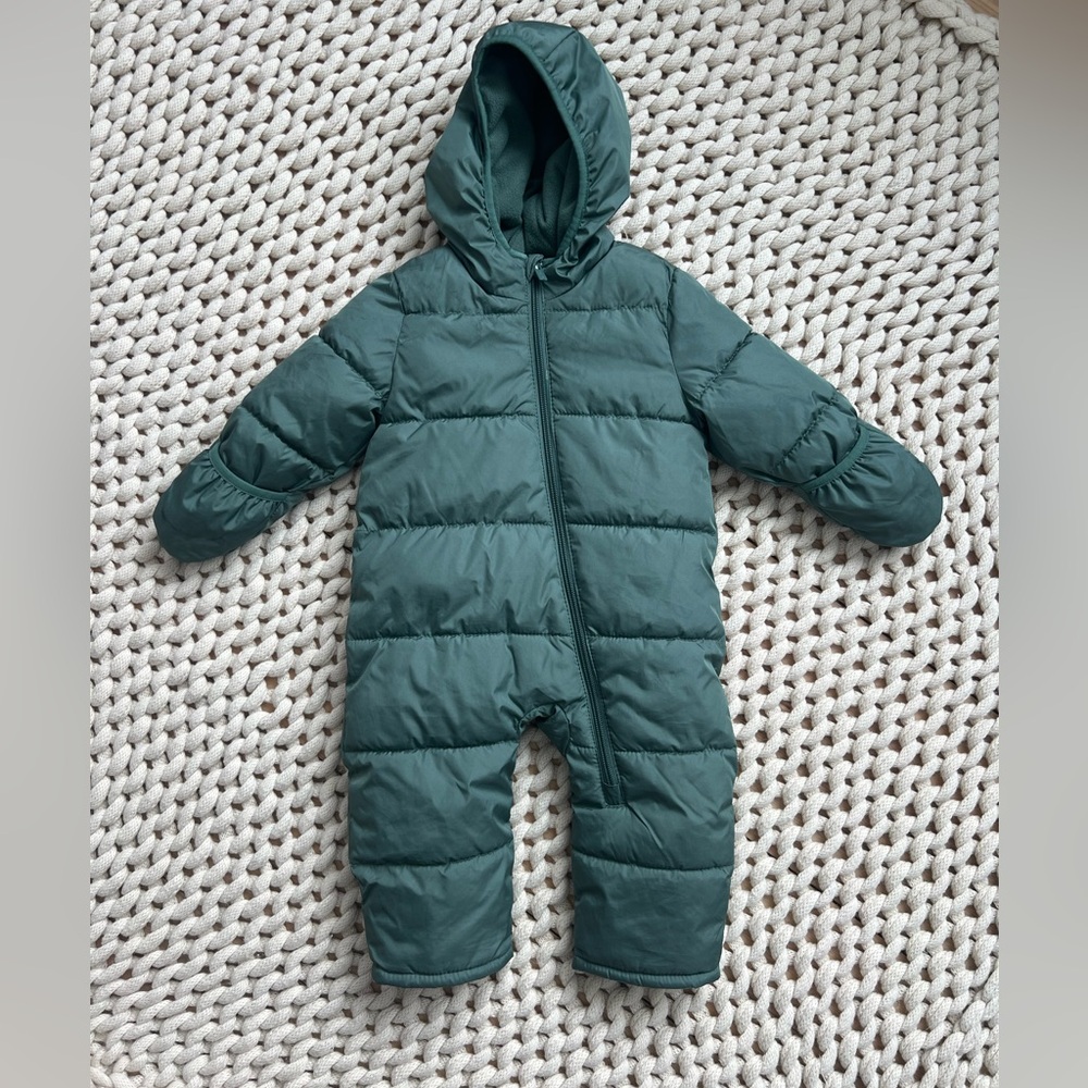 Old Navy 12-18m green snow suit with hood and hand covers